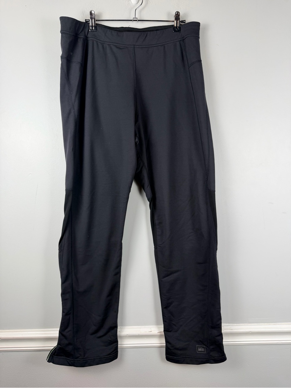 REI men’s thermal black pants size large